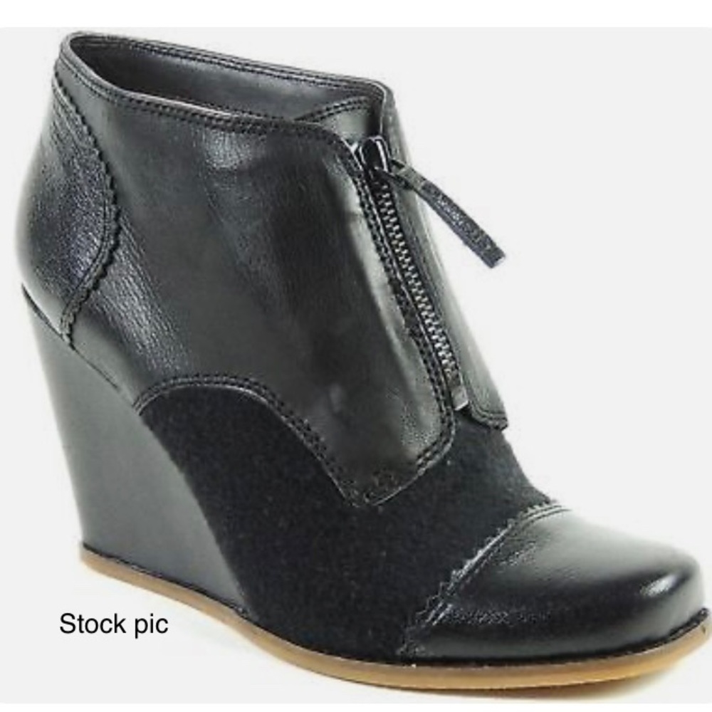 Gorgeous Plenty Black Wedge Booties
